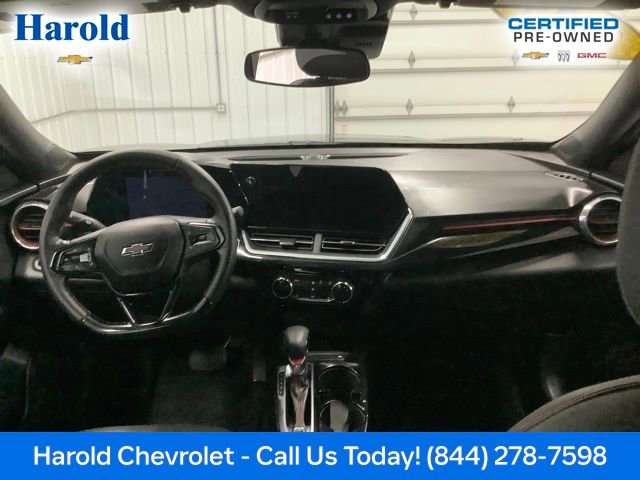 Used 2025 Chevrolet Trax RS image 16