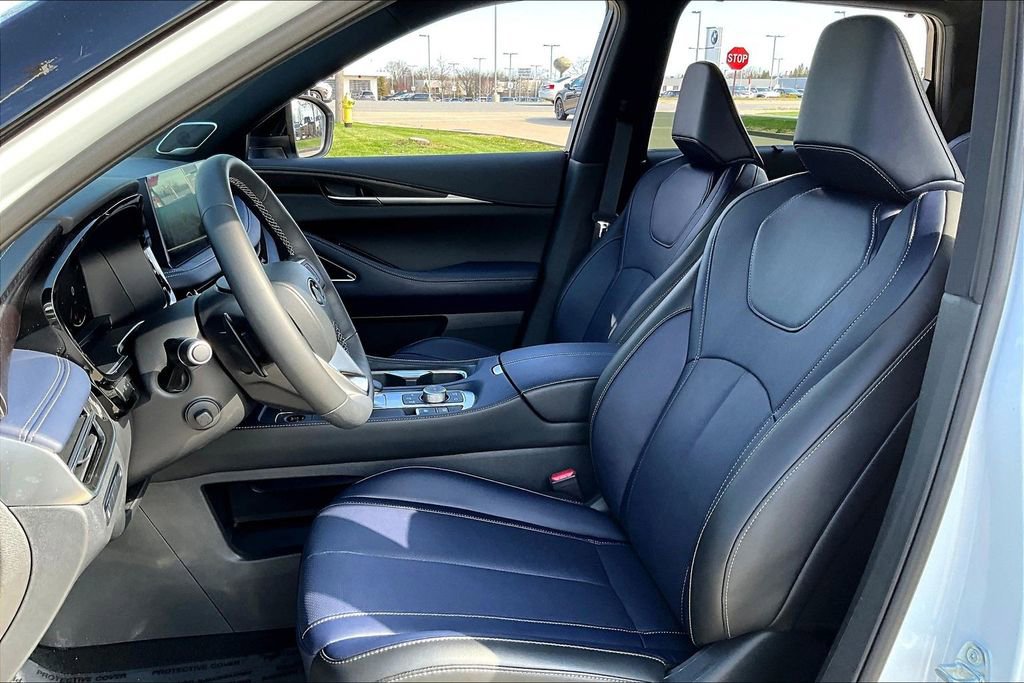 Certified 2026 INFINITI QX60 Sport w/ Dark Cargo Package image 15