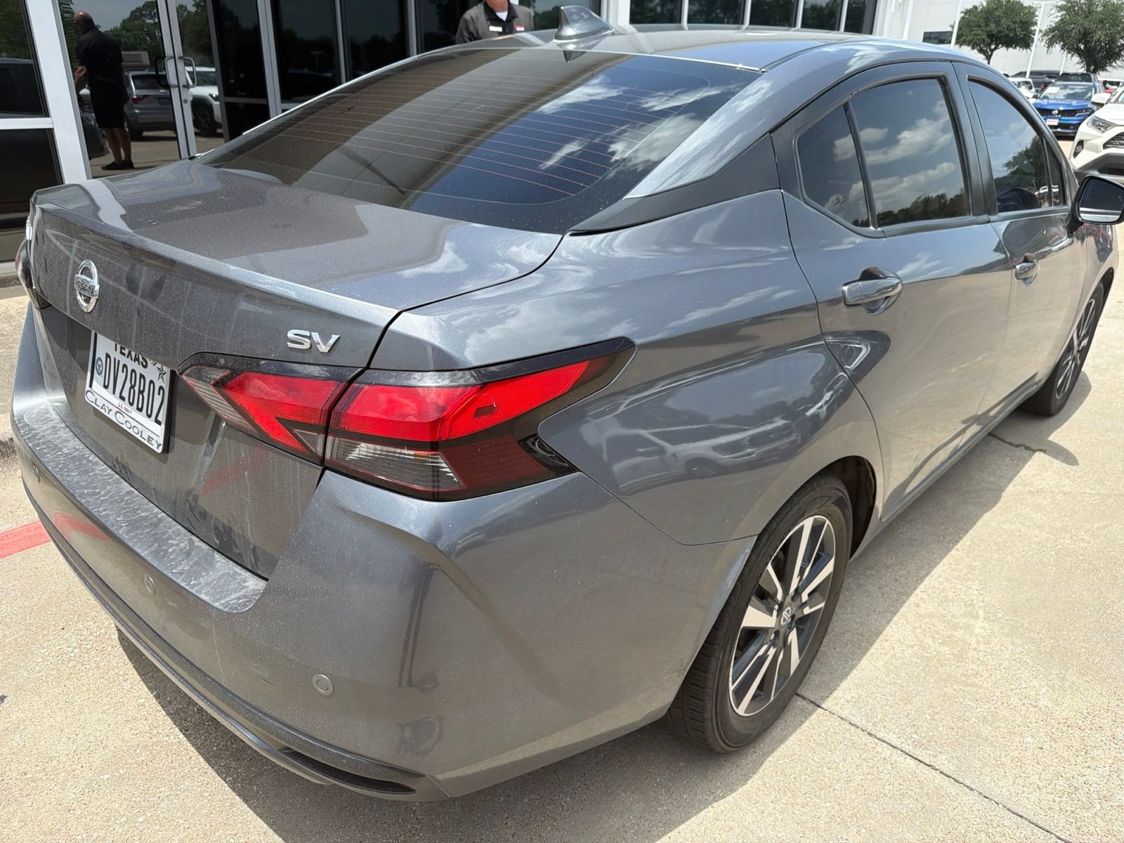 Used 2021 Nissan Versa SV FWD image 4