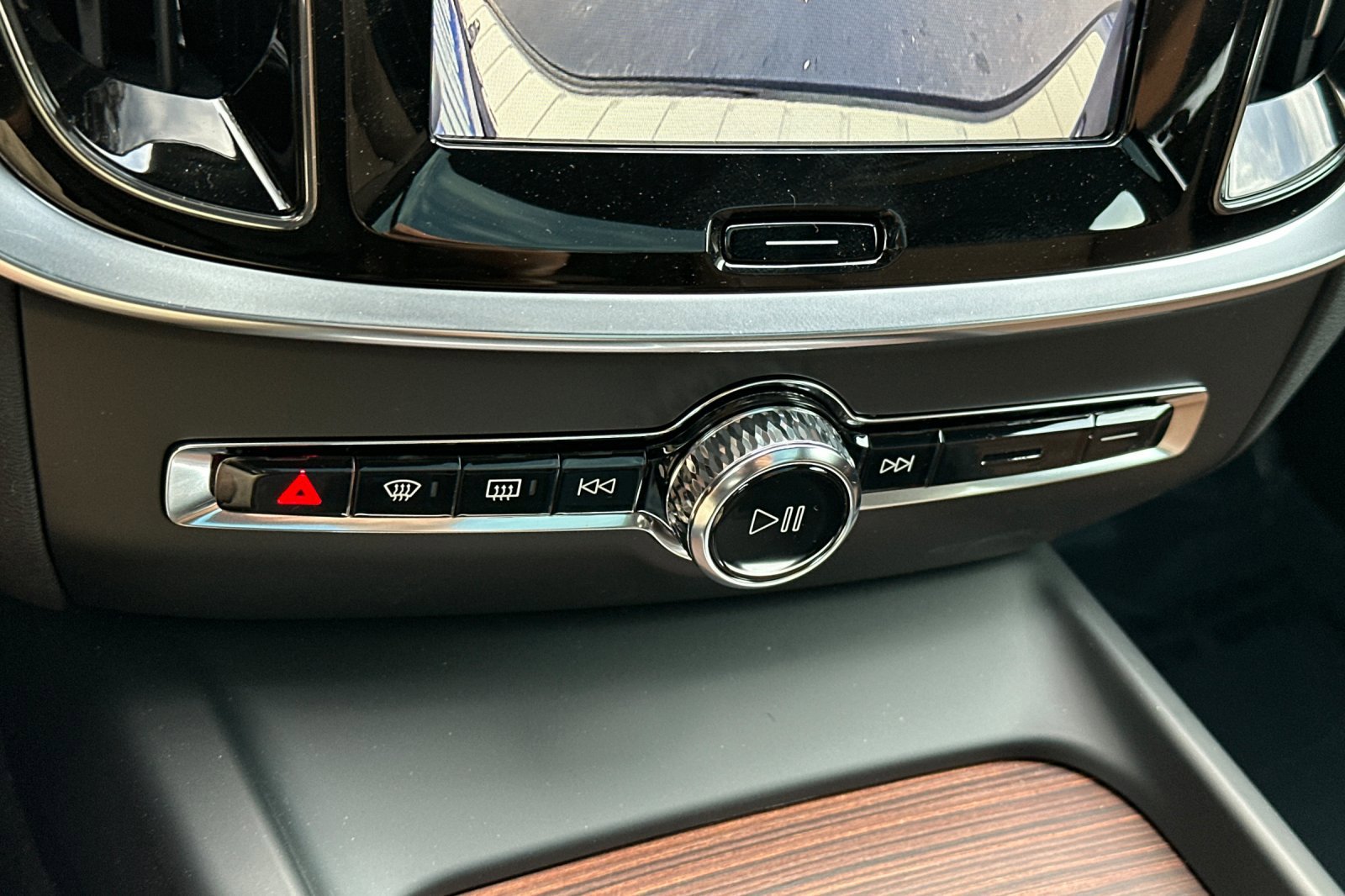 New 2026 Volvo V60 B5 Cross Country Plus w/ Climate Package image 18