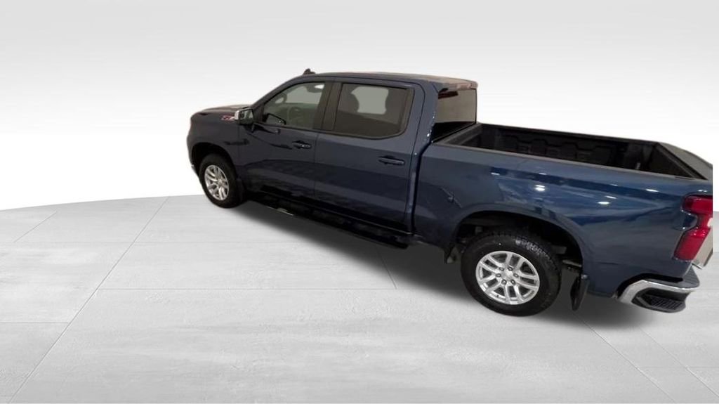 Used 2023 Chevrolet Silverado 1500 LT image 3