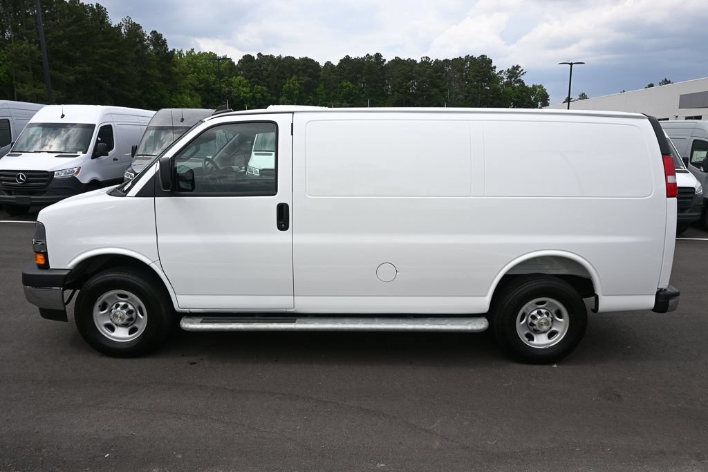 Used 2025 Chevrolet Express 2500 w/ Driver Convenience Package RWD video 3