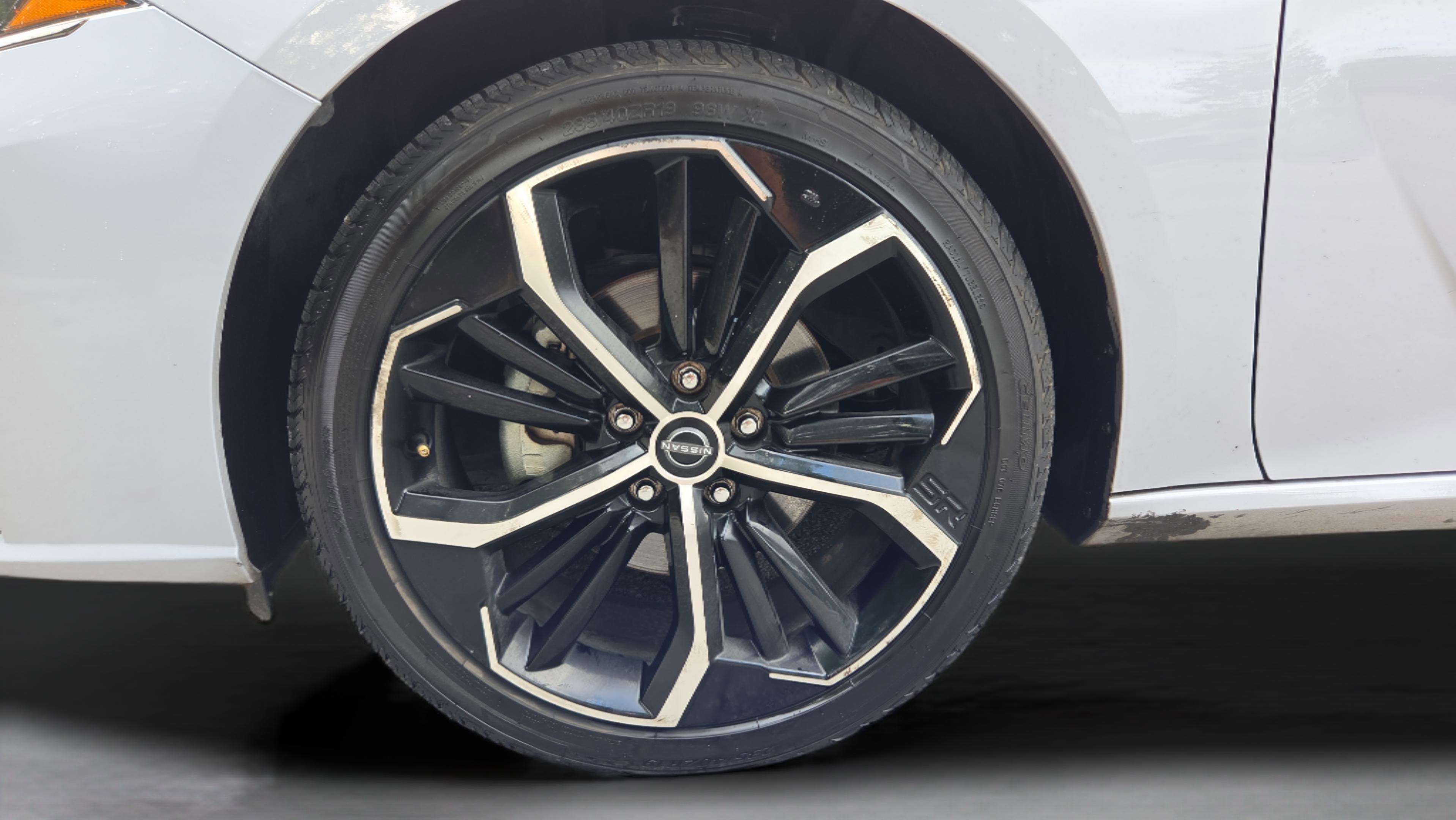 Used 2024 Nissan Altima 2.5 SR FWD image 30