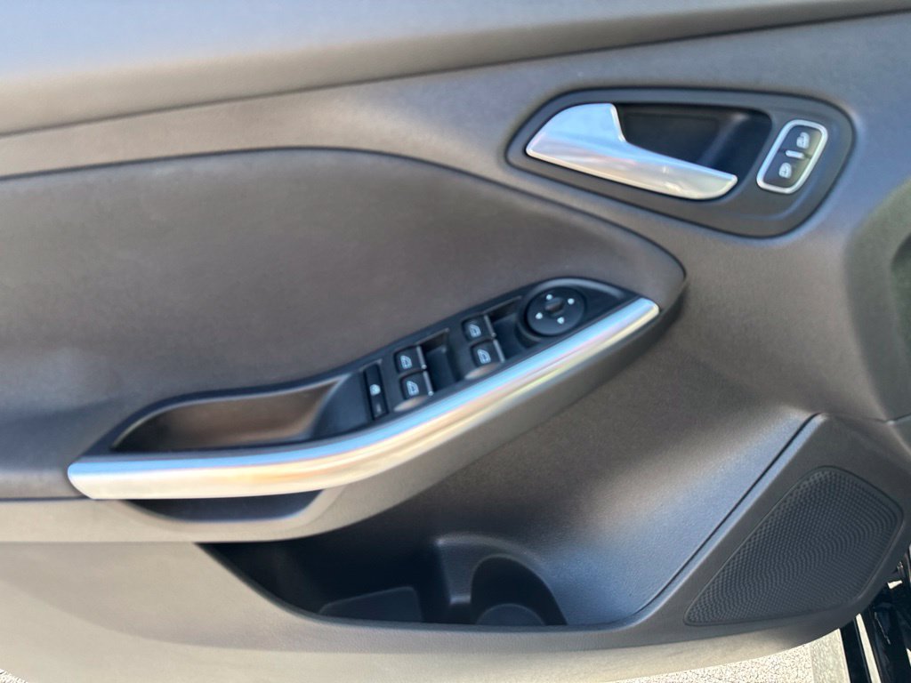 Used 2018 Ford Focus ST FWD image 15
