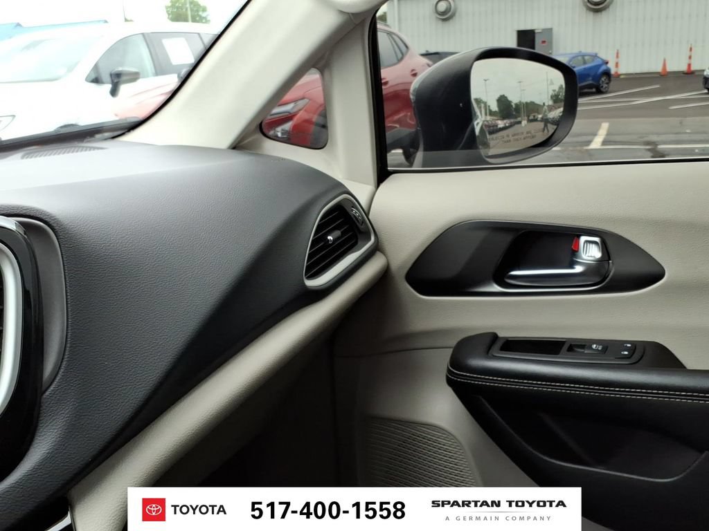 Used 2023 Chrysler Pacifica Touring-L FWD image 22