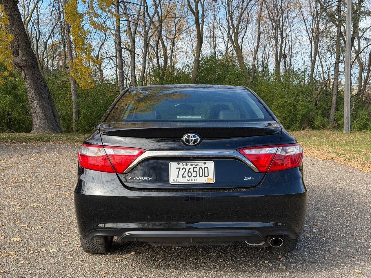 Used 2016 Toyota Camry SE w/ Moonroof Package FWD image 5