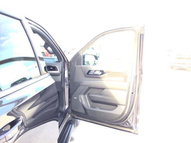 New 2026 Chevrolet Suburban LT image 18