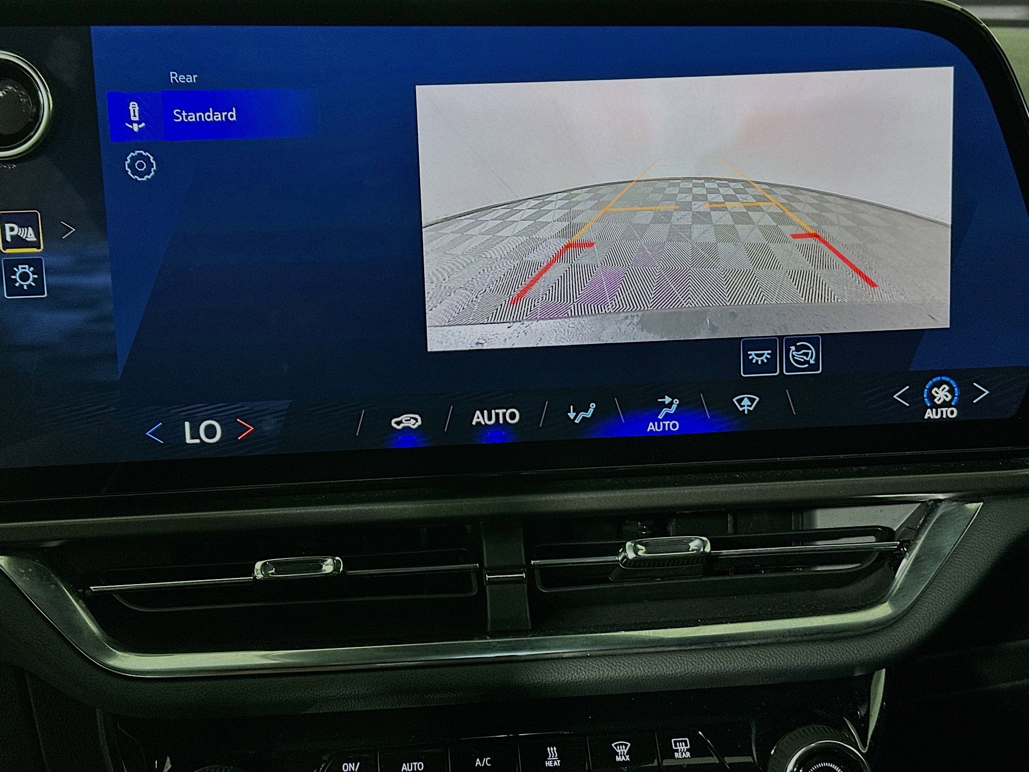 Used 2025 Chevrolet Equinox EV LT FWD image 24