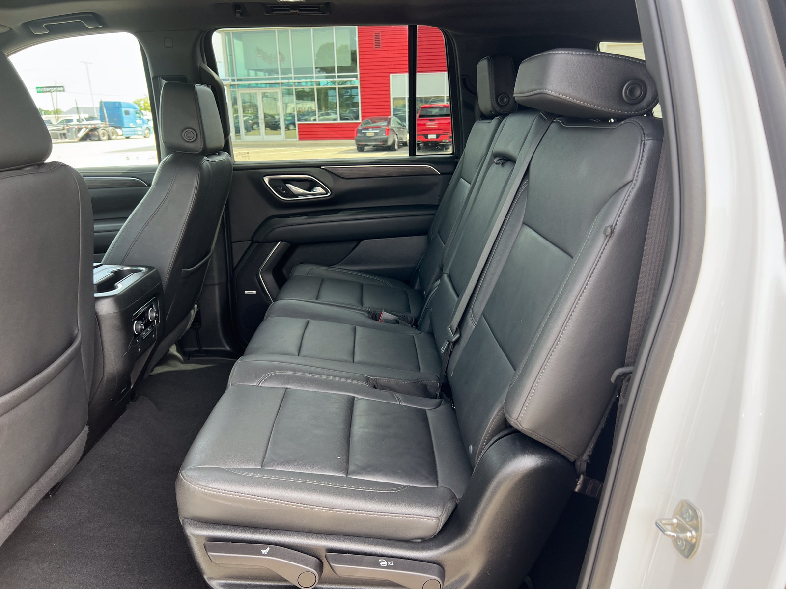 Certified 2024 Chevrolet Suburban Z71 w/ Off-Road Capability Package AWD/4WD image 7