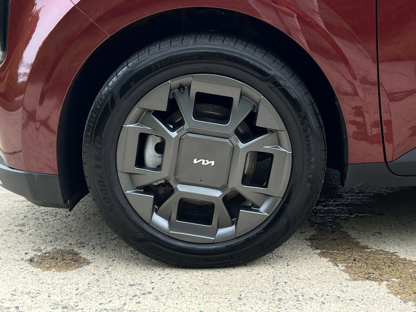 Used 2025 Kia Carnival EX FWD image 25