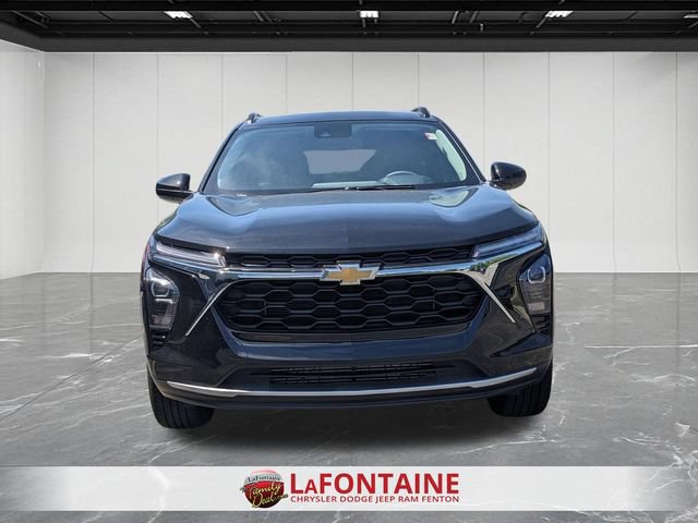 Used 2025 Chevrolet Trax LT FWD image 8