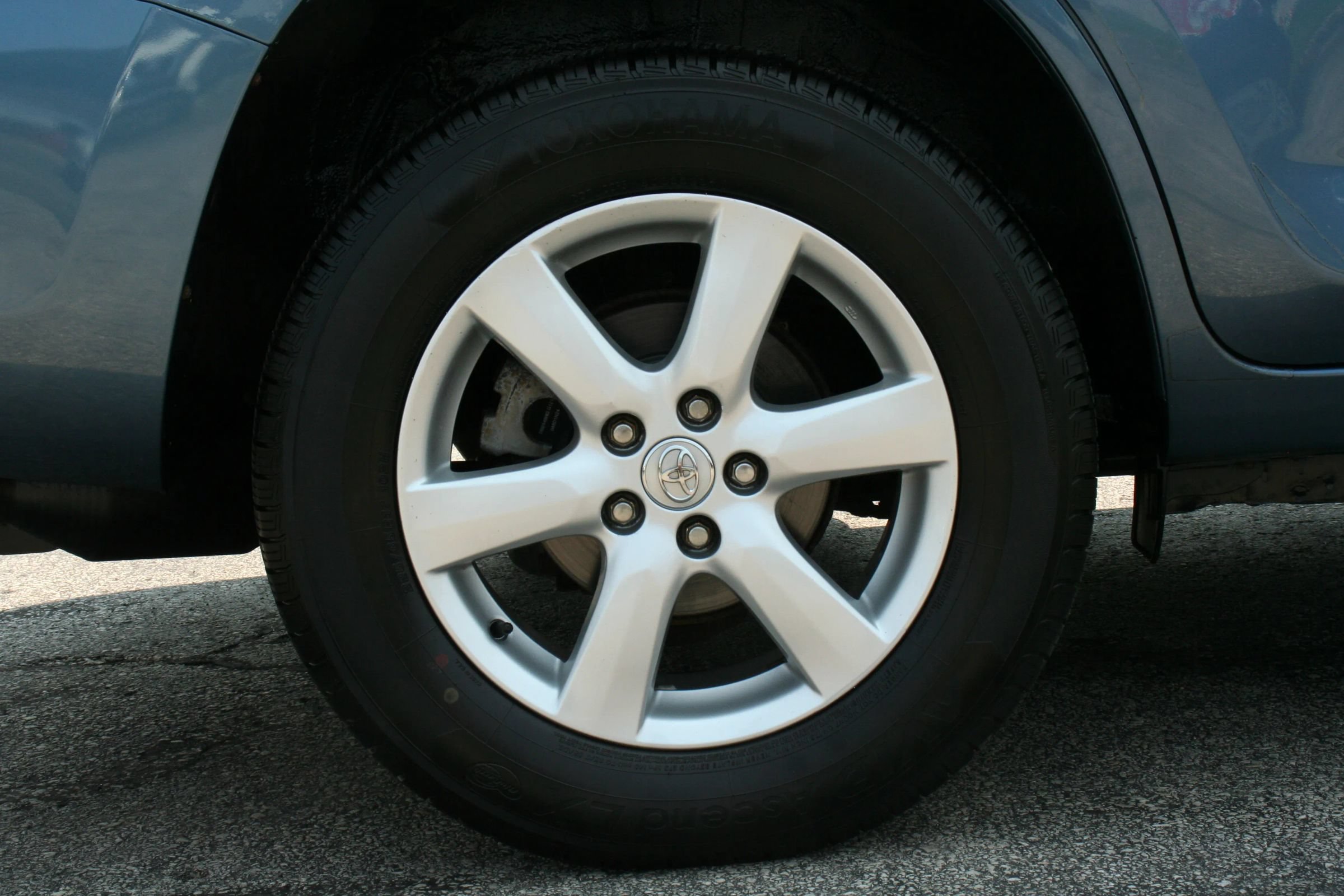 Used 2006 Toyota RAV4 Limited AWD/4WD image 23