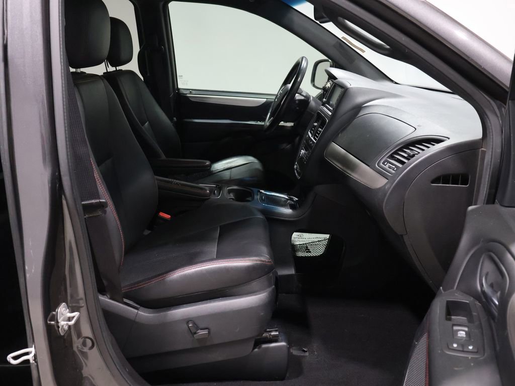 Used 2017 Dodge Grand Caravan GT image 22