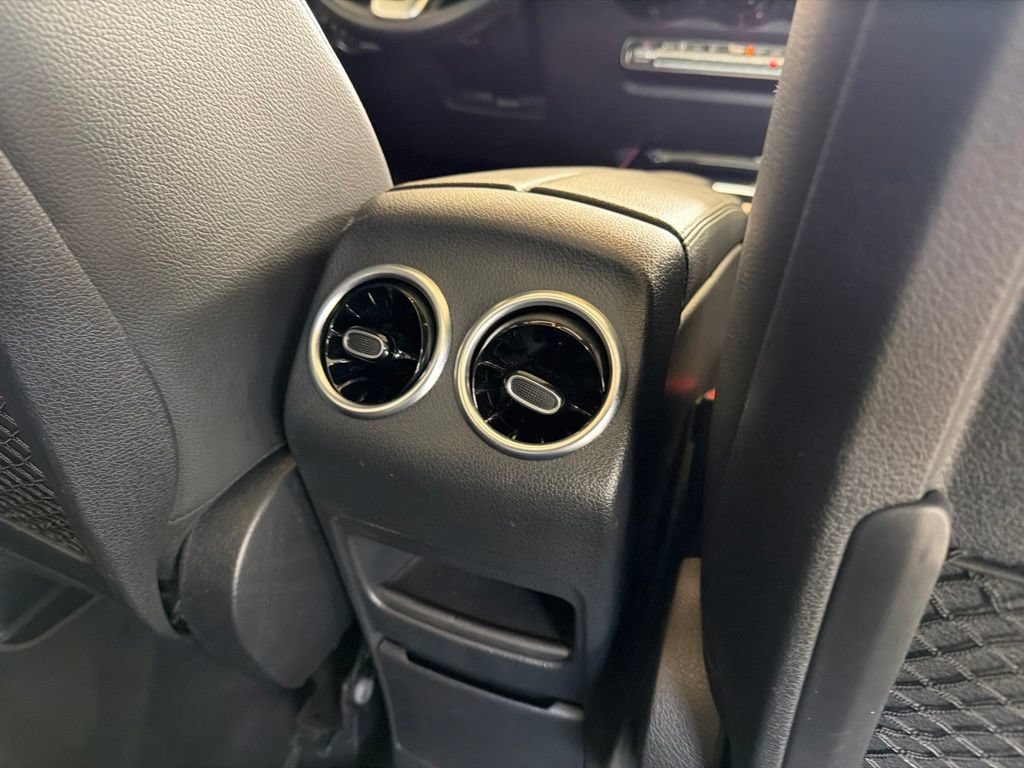 Used 2022 Mercedes-Benz GLB 250 image 33