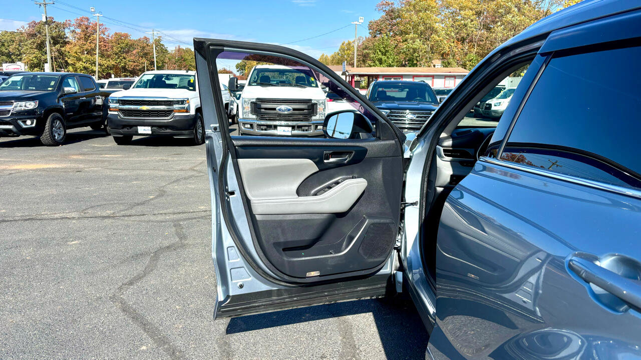 Used 2021 Toyota Highlander XLE image 14