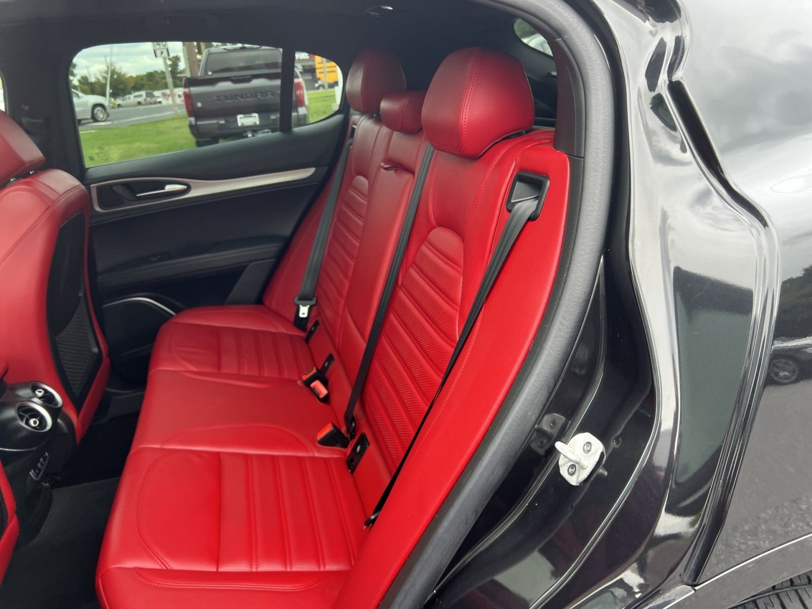 Used 2023 Alfa Romeo Stelvio Veloce AWD/4WD image 25