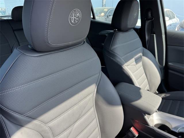 New 2025 Alfa Romeo Tonale w/ Premium Package image 9