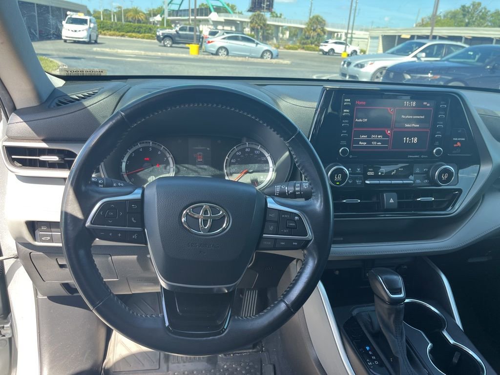 Used 2021 Toyota Highlander LE image 15
