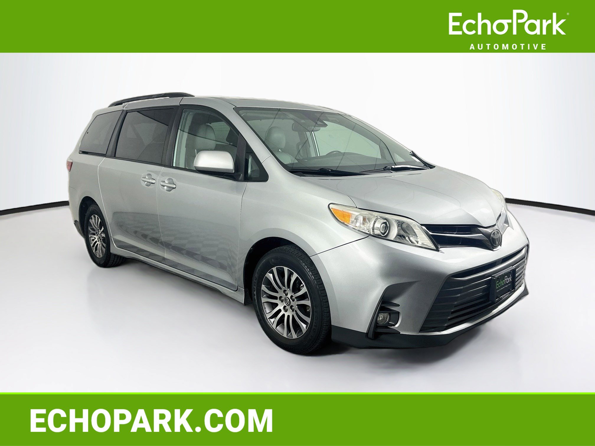Used 2019 Toyota Sienna XLE FWD image 1