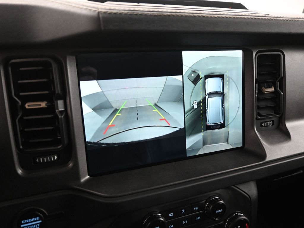 Used 2025 Ford Bronco Badlands image 16