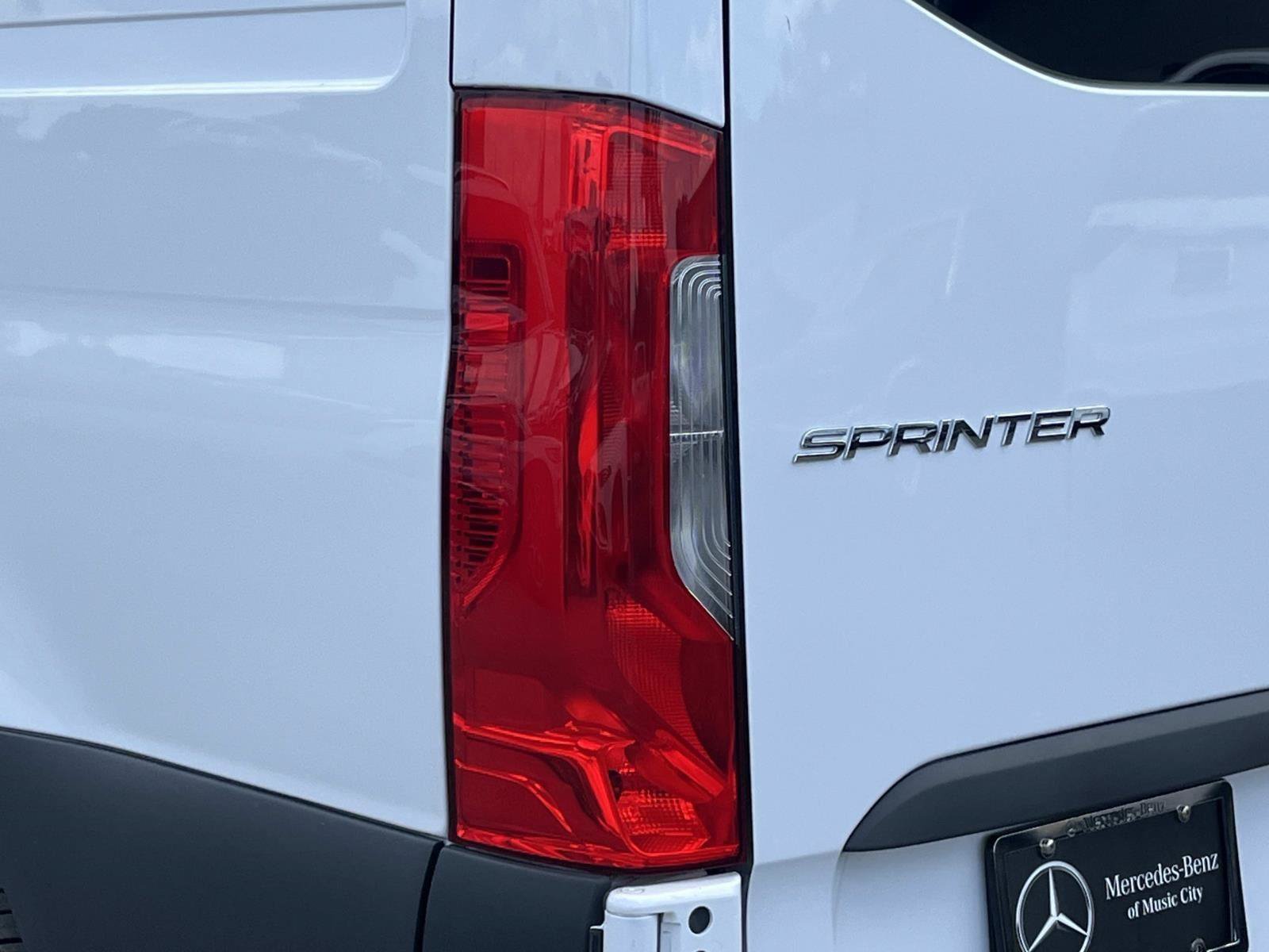 Used 2024 Mercedes-Benz Sprinter 2500 image 9
