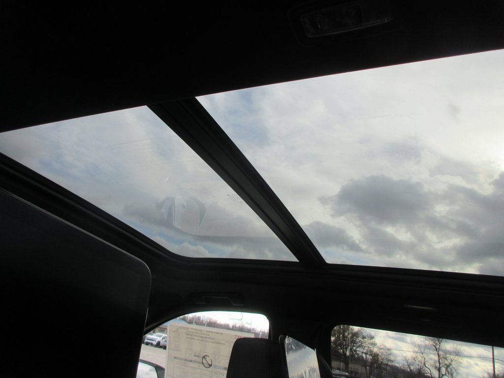 New 2026 GMC Yukon XL Denali w/ Denali Reserve Package image 15