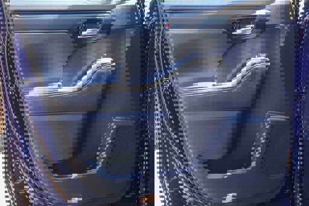 Used 2021 Toyota Highlander XLE image 18