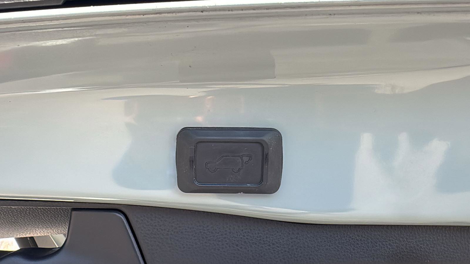 Used 2023 Toyota RAV4 XLE Premium image 30