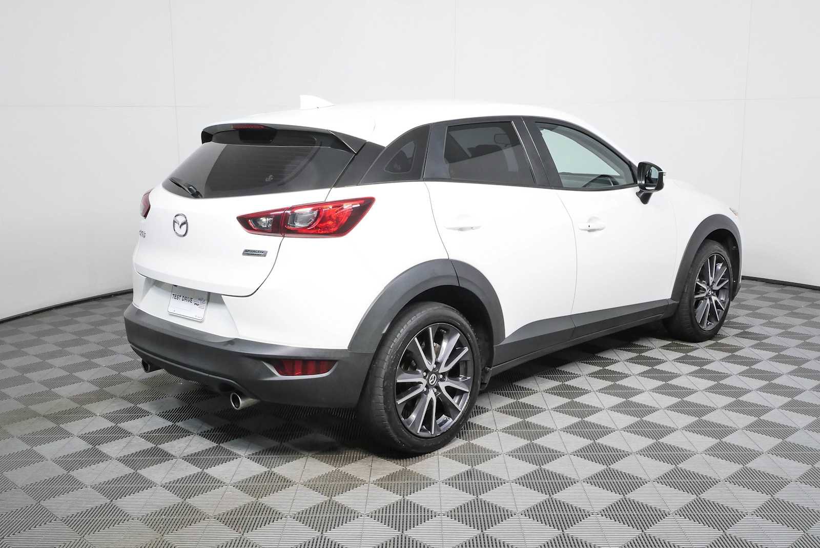 Used 2018 MAZDA CX-3 Touring FWD image 3