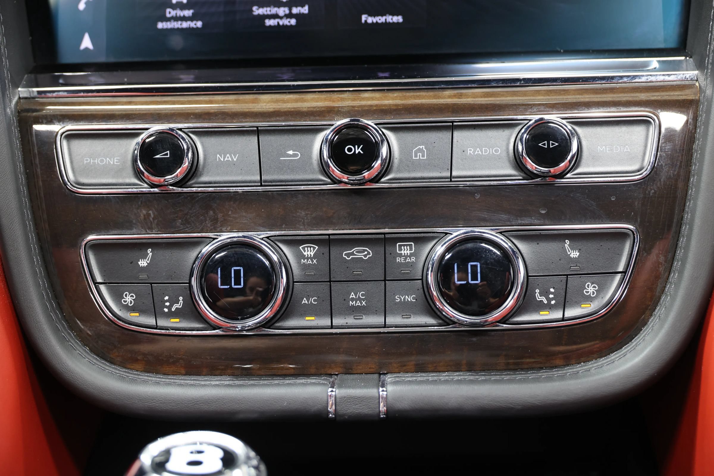 Used 2022 Bentley Bentayga AWD/4WD image 43