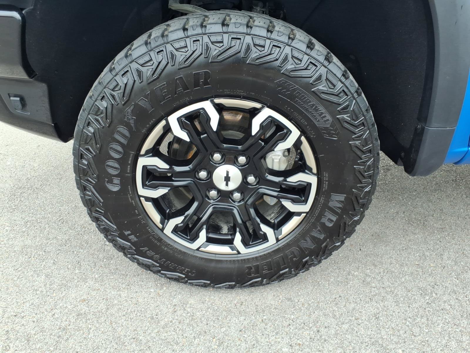Used 2025 Chevrolet Silverado 1500 ZR2 w/ Technology Package AWD/4WD image 9