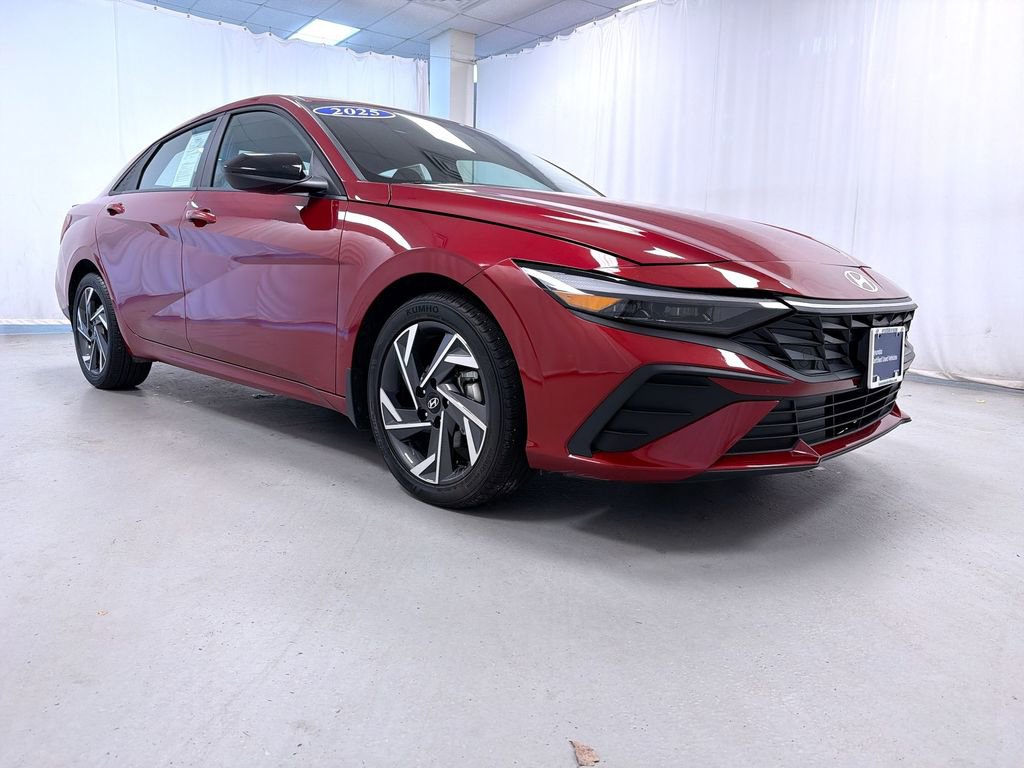 Used 2025 Hyundai Elantra Sport image 1
