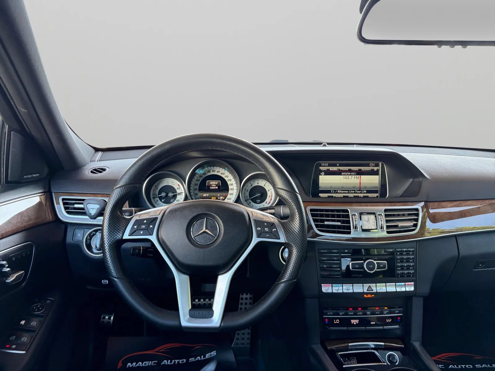 Used 2014 Mercedes-Benz E 550 4MATIC Sedan image 28