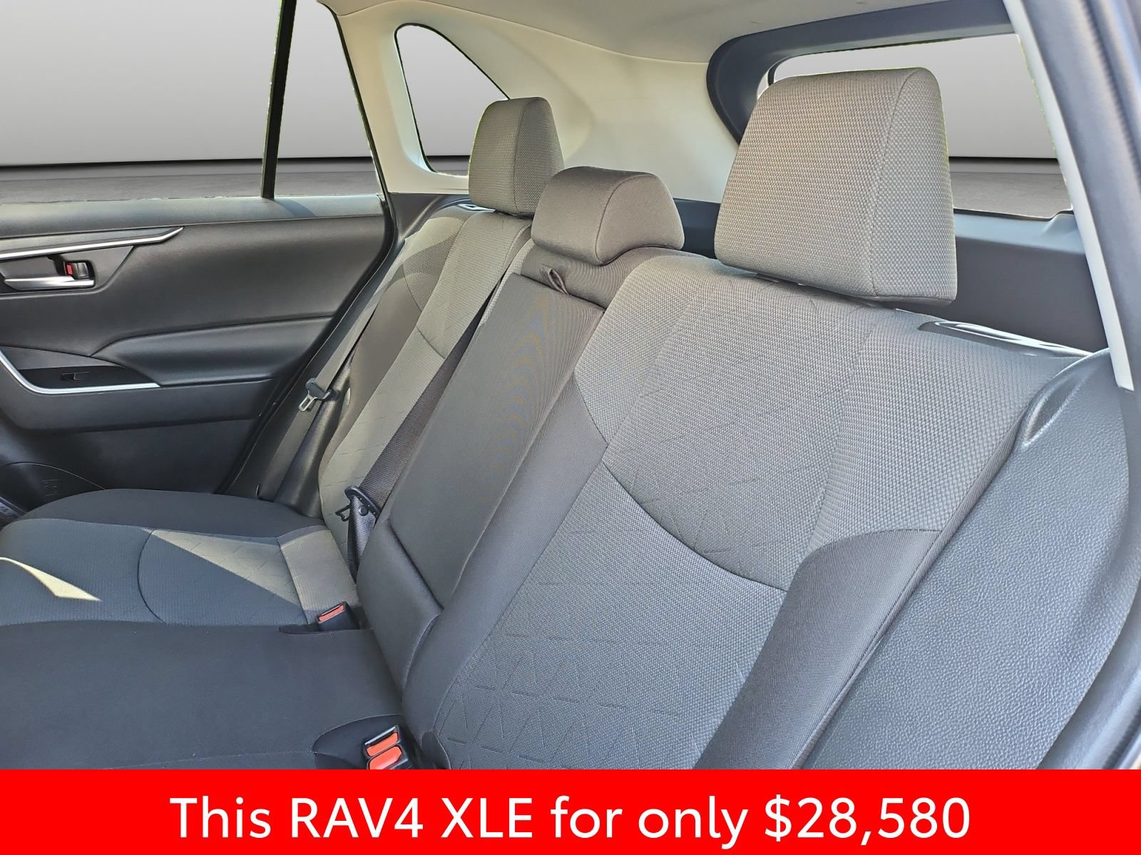 Used 2024 Toyota RAV4 XLE FWD image 42