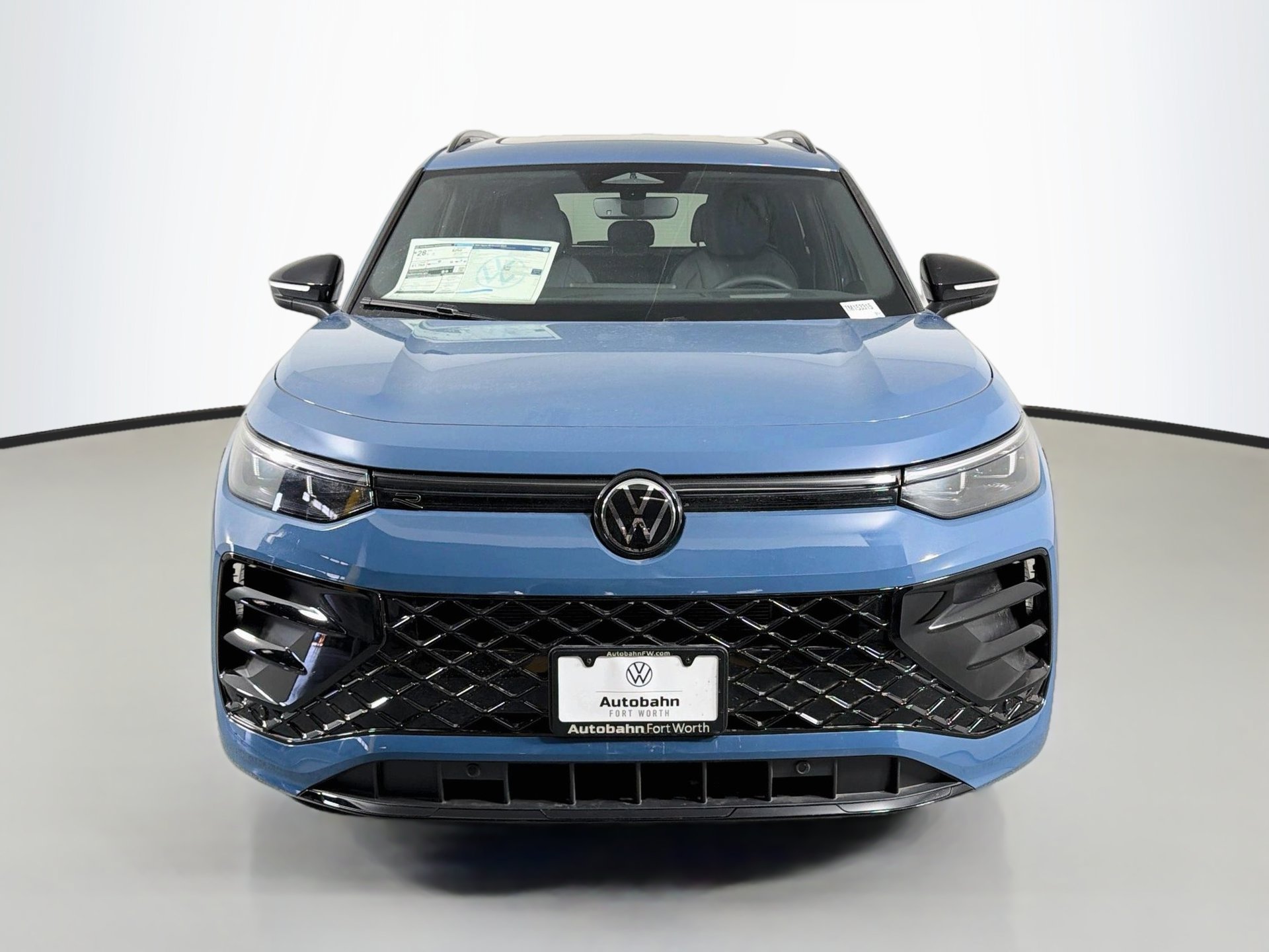 New 2026 Volkswagen Tiguan SE R-Line FWD image 2