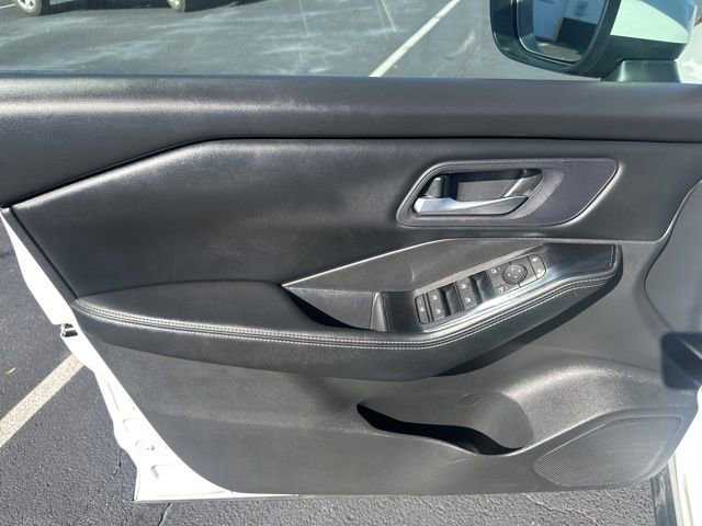 Used 2024 Nissan Rogue SV image 12