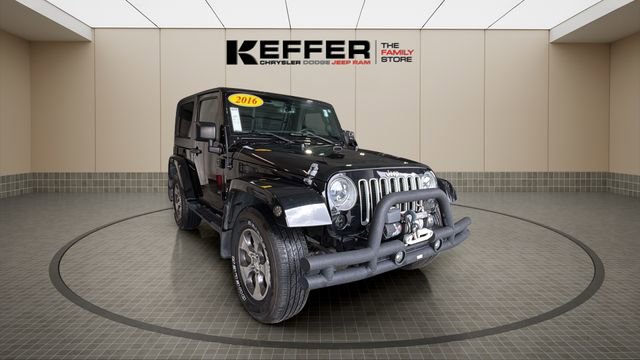 Used 2016 Jeep Wrangler Sahara w/ Connectivity Group AWD/4WD image 8