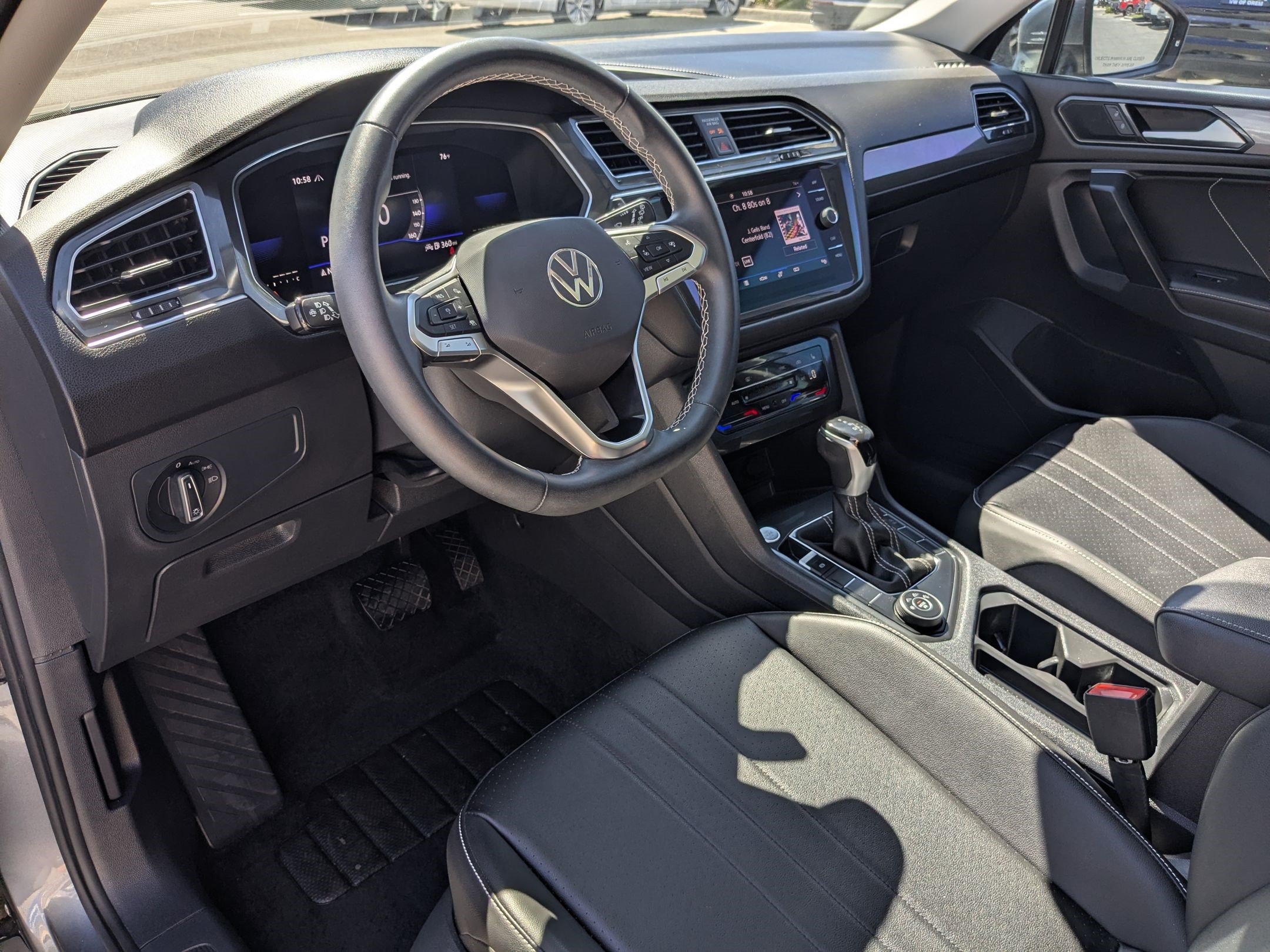 Used 2022 Volkswagen Tiguan SE AWD/4WD image 17