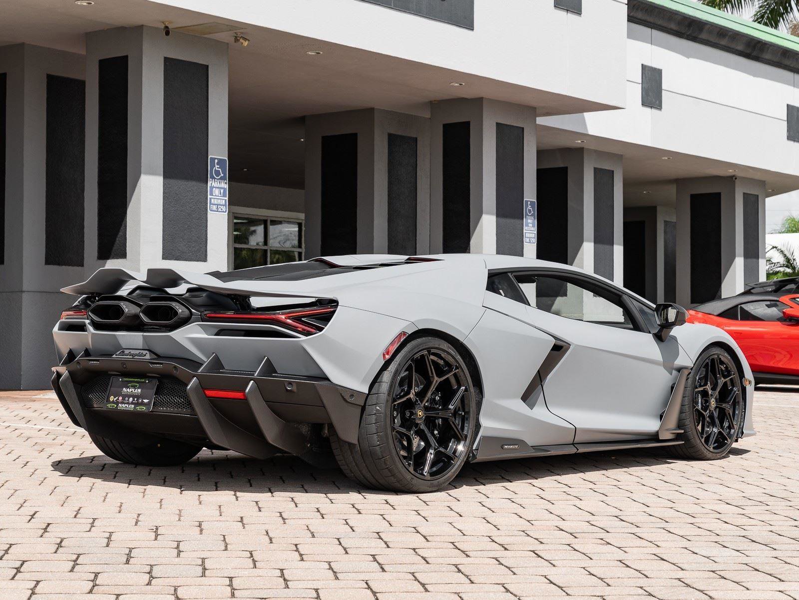 Used 2024 Lamborghini Revuelto image 14