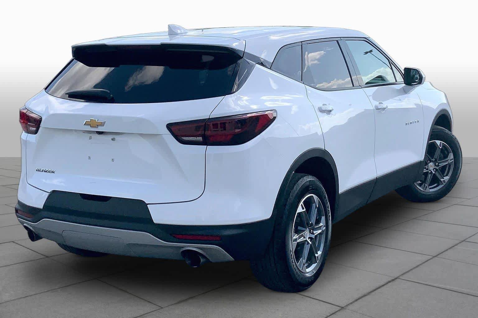 Used 2023 Chevrolet Blazer LT FWD image 12