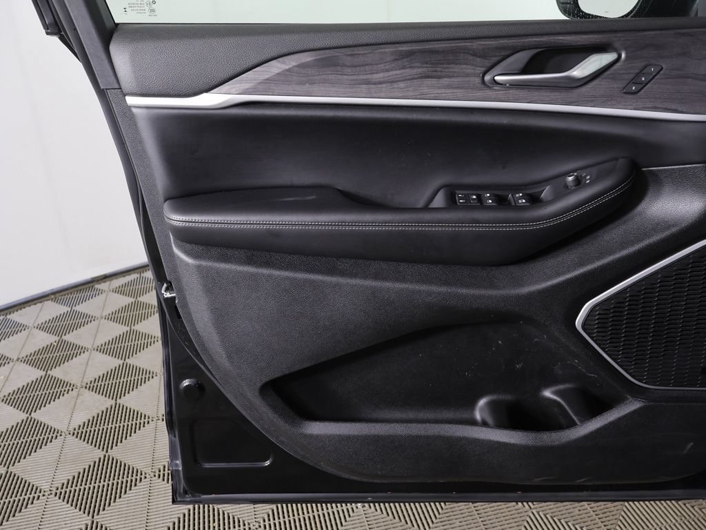 Used 2023 Jeep Grand Cherokee Limited AWD/4WD image 21