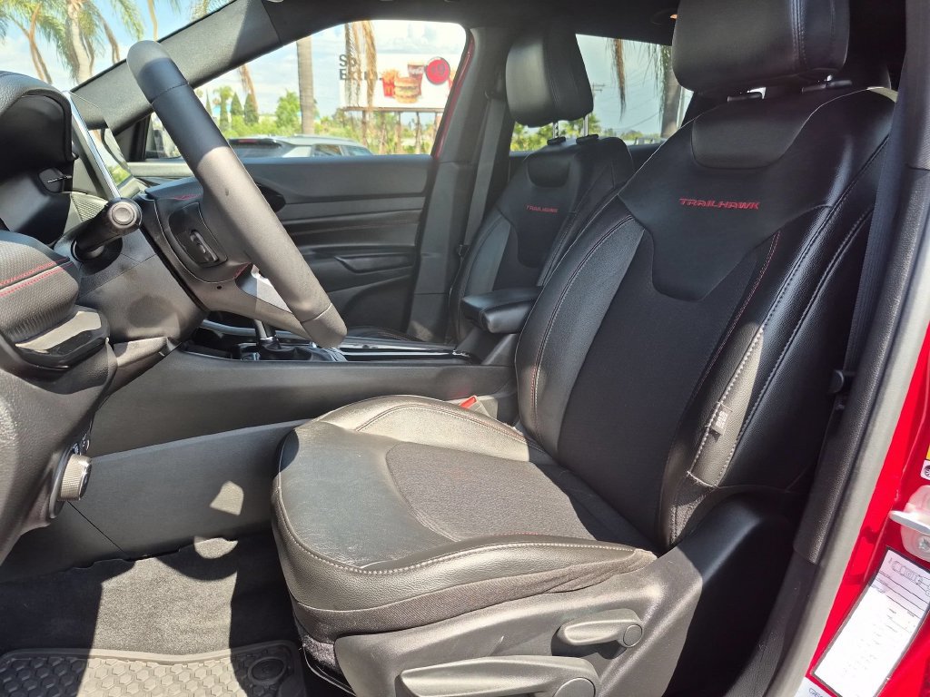 Used 2025 Jeep Compass Trailhawk AWD/4WD image 25