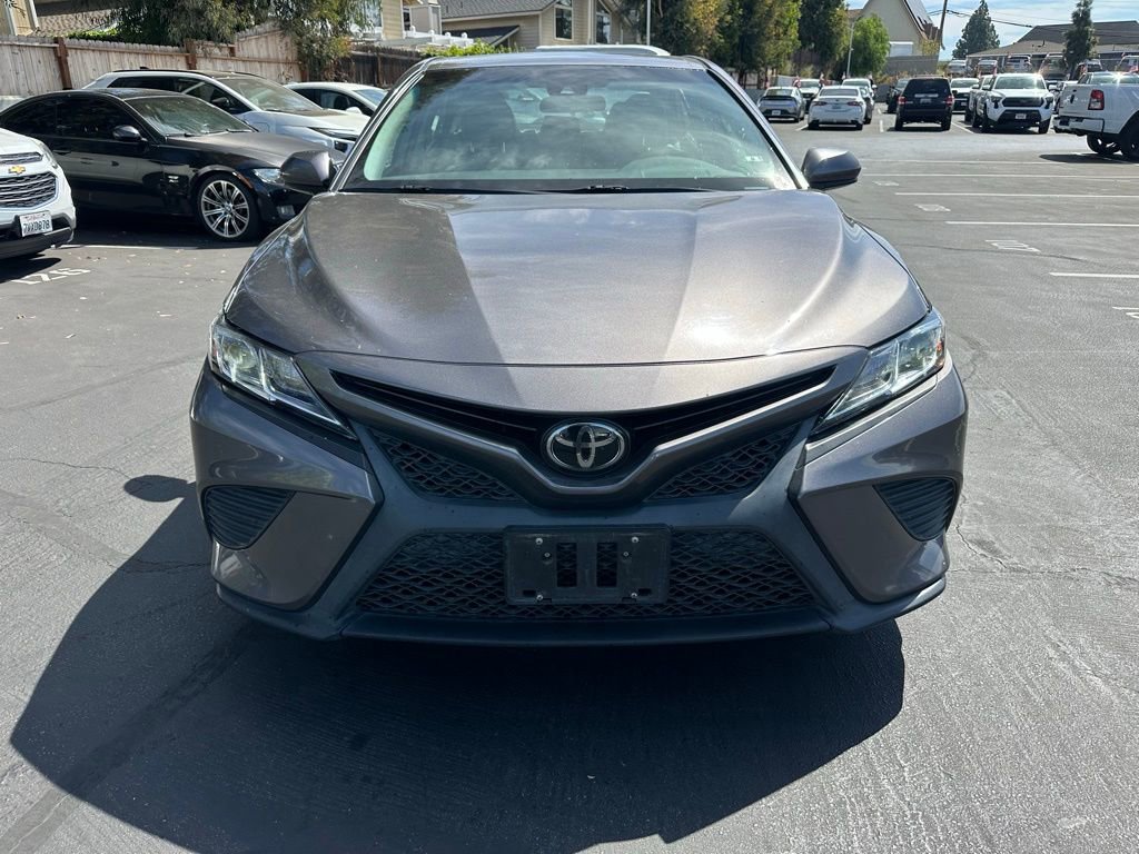 Used 2018 Toyota Camry SE image 5