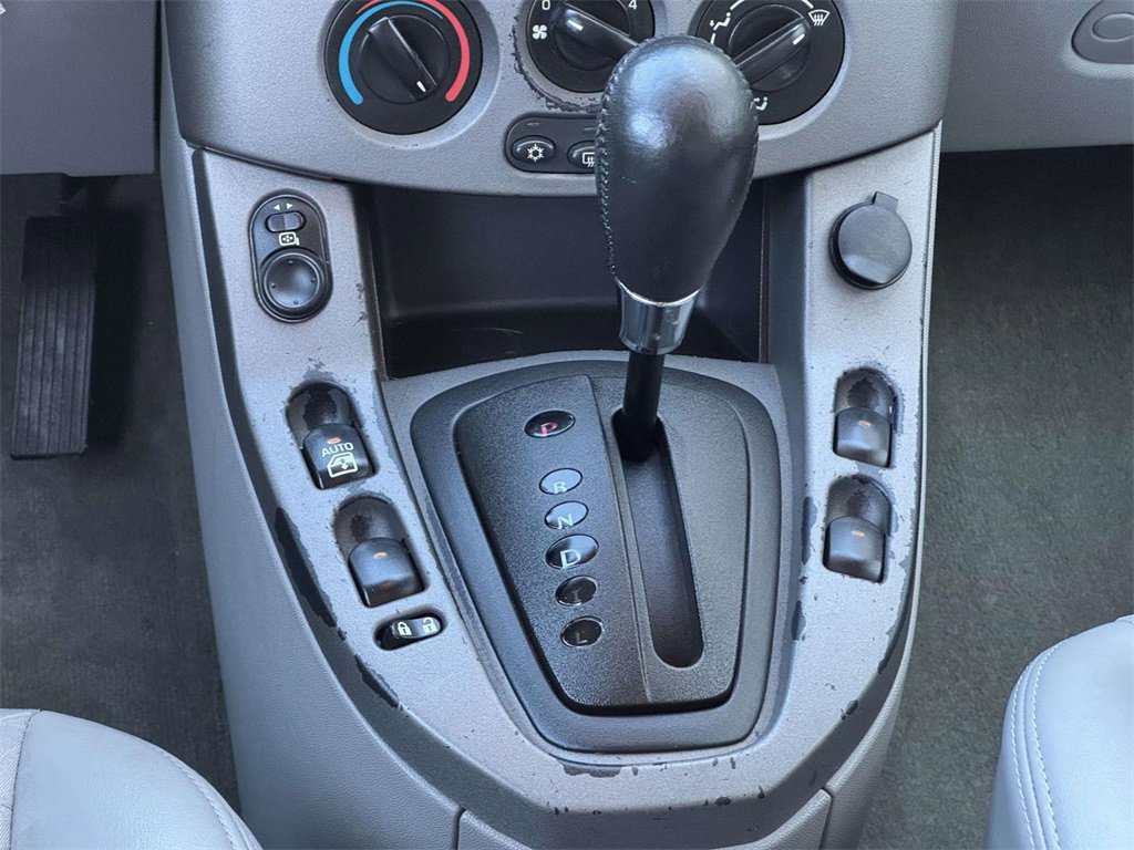 Used 2004 Saturn Vue 2WD V6 image 5