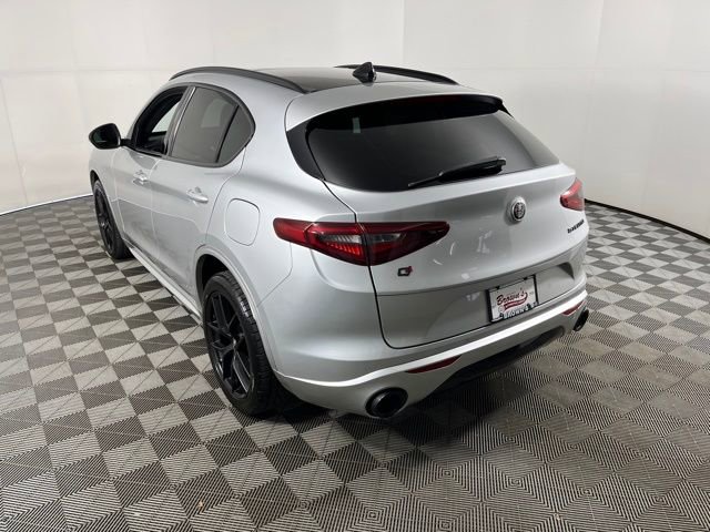 Used 2020 Alfa Romeo Stelvio Ti Sport w/ Quick Order Package 22S Sport AWD/4WD image 5
