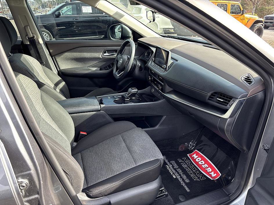 Certified 2023 Nissan Rogue SV image 18