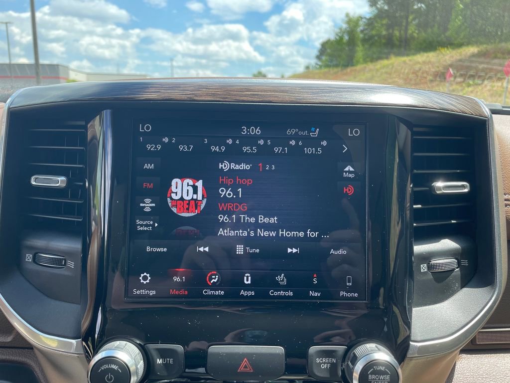 Used 2020 RAM 1500 Laramie RWD image 16