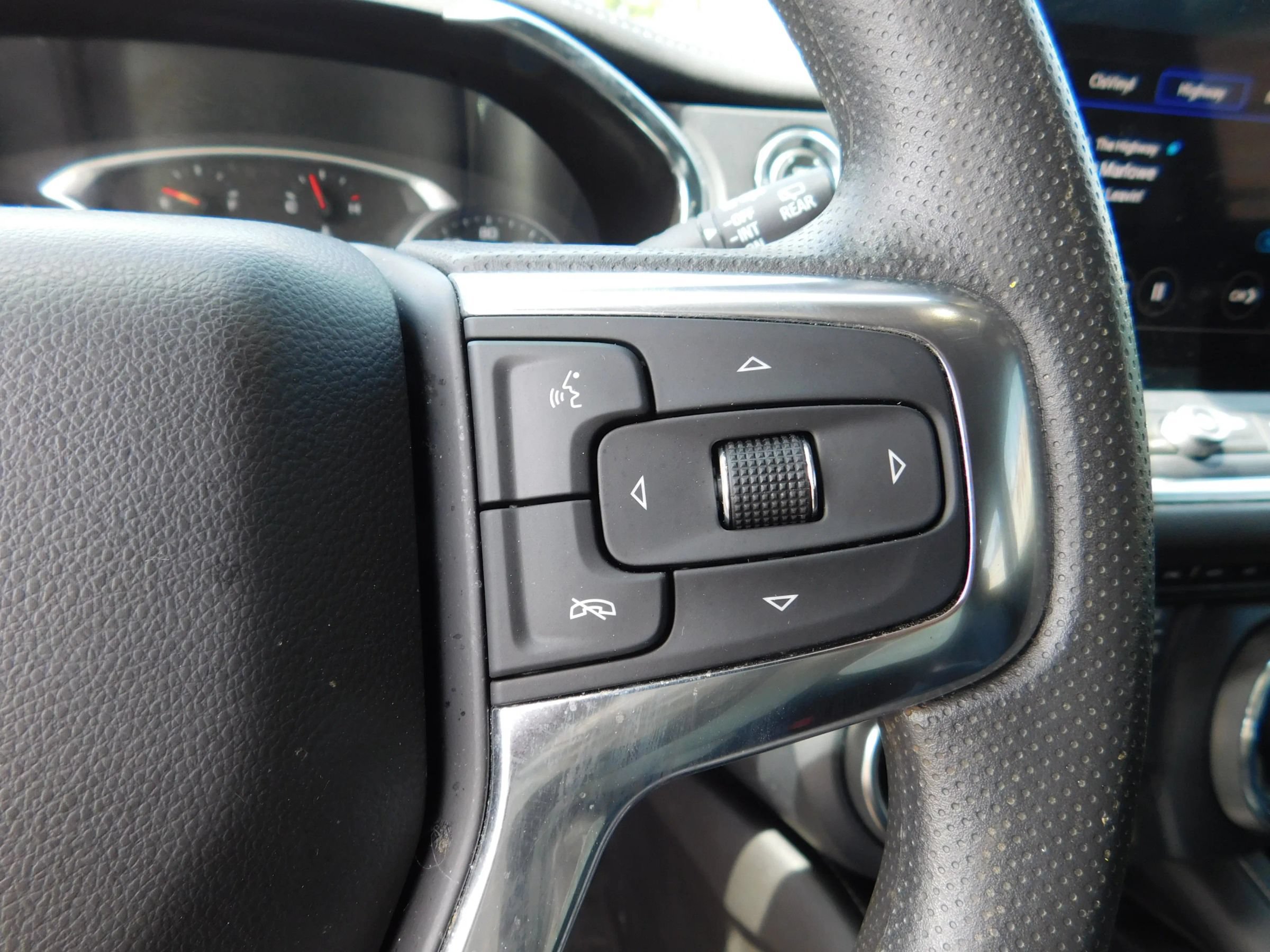 Used 2024 Chevrolet Blazer LT w/ Convenience Package FWD image 17