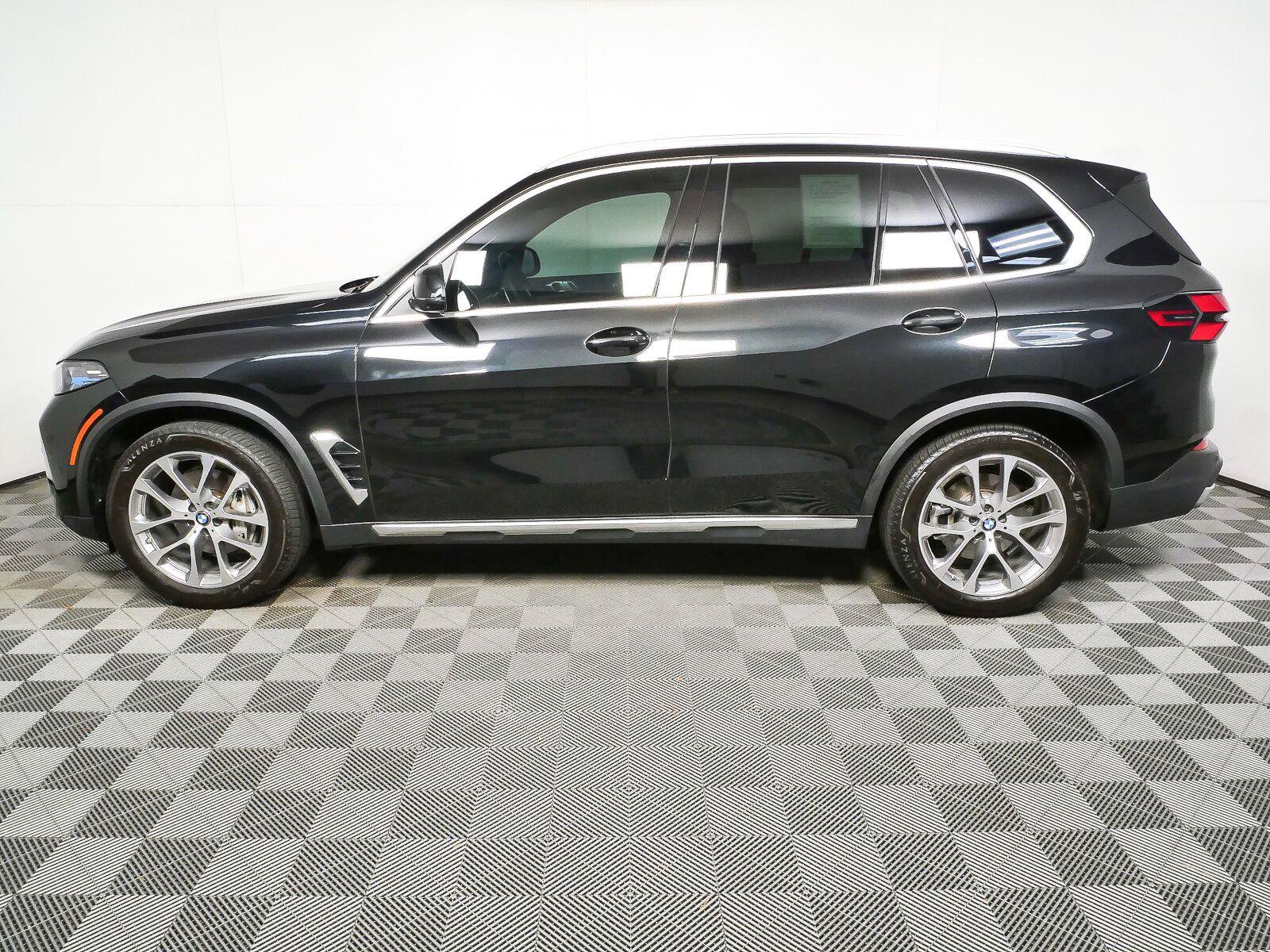 Used 2024 BMW X5 xDrive40i w/ Premium Package AWD/4WD image 29