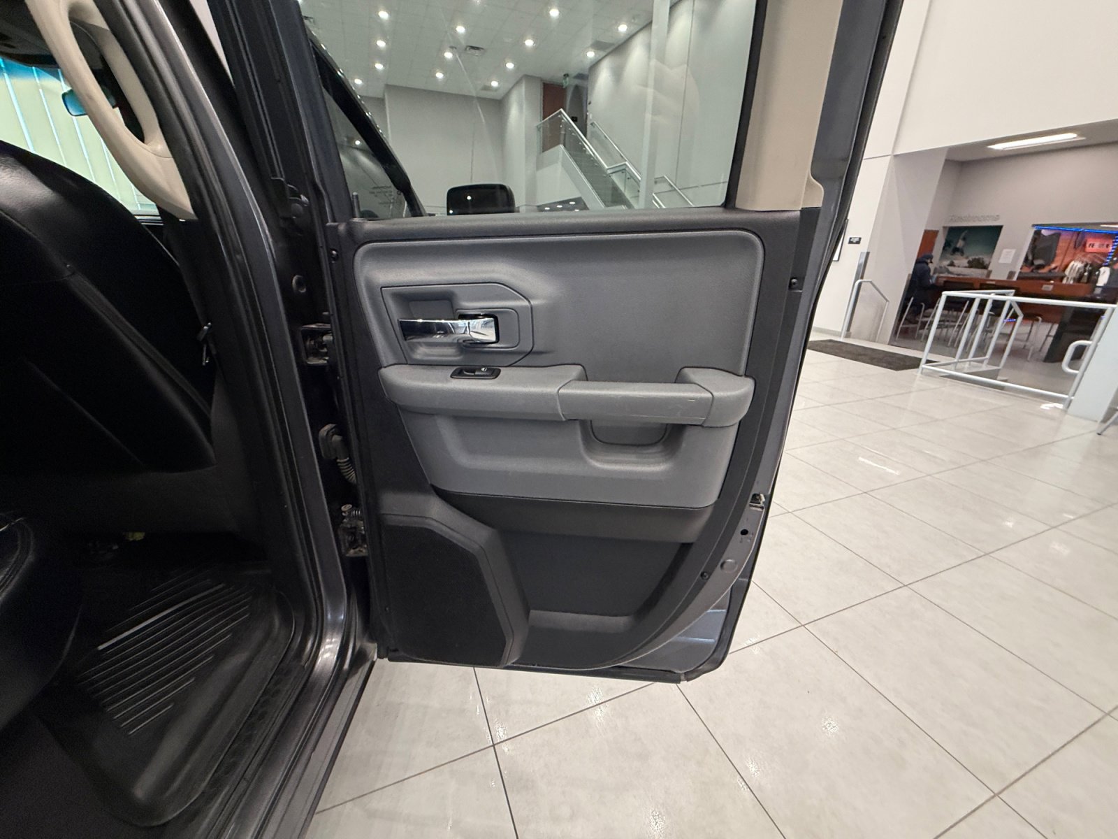 Used 2017 RAM 1500 Classic SLT AWD/4WD image 34